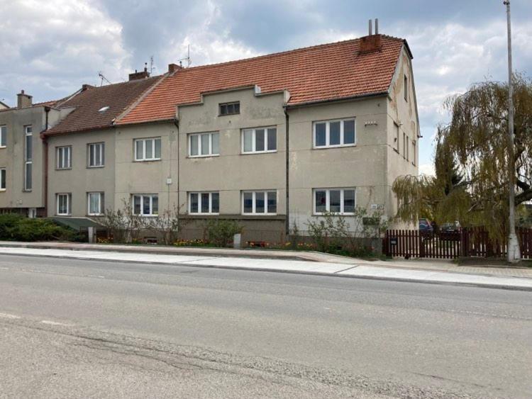 Apartment In The Garden Drzovice Екстериор снимка